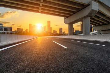 女生成考大专学什么专业好 怎么选择