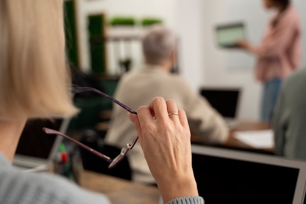 女生成考大专学什么专业好 怎么选择